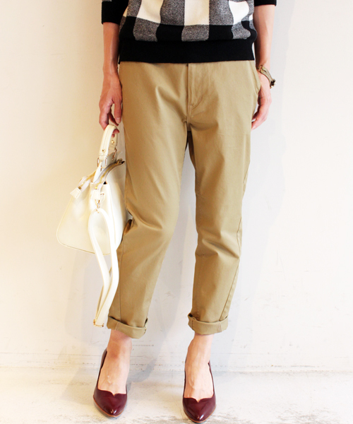 BEAUTY&YOUTH UNITED ARROWS(ビューティーアンドユースユナイテッドアローズ)の「by ※∵チノ9分丈テーパードパンツ◆(チノパンツ・レディース・オフホワイト/ブラック/ベージュ/グレー/ロイヤルブルー/オリーブ/ネイビー/ケリー/ナチュラル/ホワイト・SMALL/LARGE/MEDIUM)」の6枚目の写真