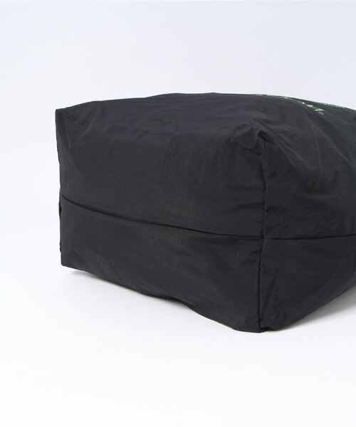 FRUIT OF THE LOOM（フルーツオブザルーム）の「MONO COLOR TOTE BAG M / トートバッグ / A4 / コンパクト / カジュアル（トートバッグ・レディース・ブルー/レッド/イエロー/グリーン・FREE）」の8枚目の写真