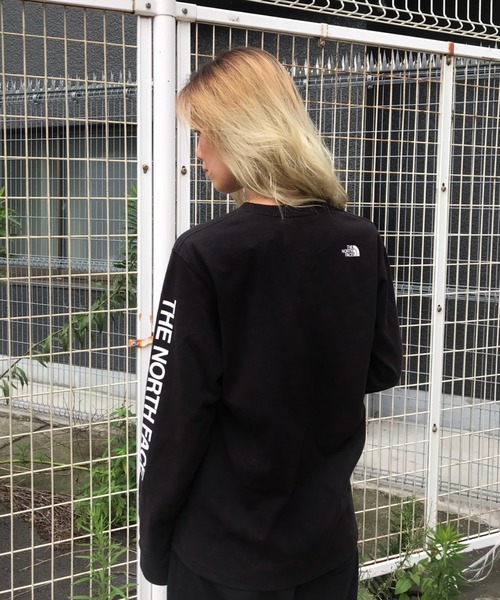 THE NORTH FACE（ザノースフェイス）の「ノースフェイス NTW82032  スリーブプリント ロンＴ（Tシャツ/カットソー・レディース・ローズ/ブラック/ホワイト・S/L/M）」の8枚目の写真