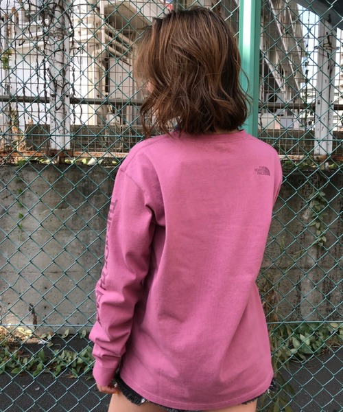 THE NORTH FACE（ザノースフェイス）の「ノースフェイス NTW82032  スリーブプリント ロンＴ（Tシャツ/カットソー・レディース・ローズ/ブラック/ホワイト・S/L/M）」の22枚目の写真