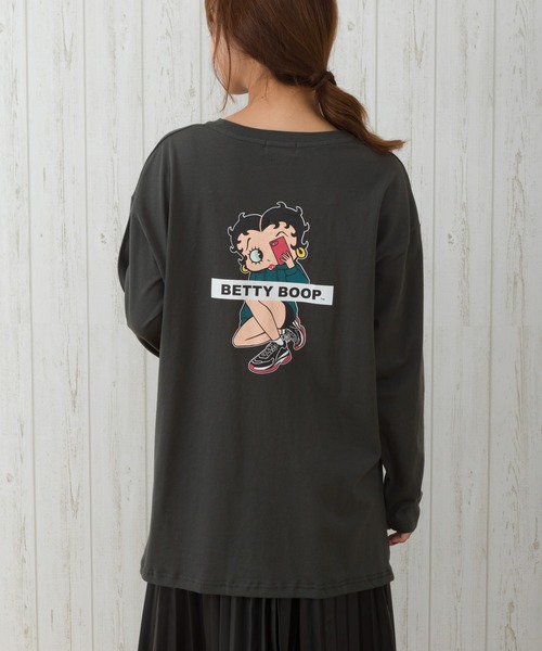 SpRay（スプレイ）の「ＳＮＥＡＫＥＲ　ＢＥＴＴＹ　ロングＴシャツ（Tシャツ/カットソー・レディース・ブラック/アイボリー/スミクロ/グレイッシュベージュ・FREE）」の2枚目の写真