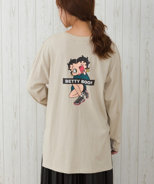 SpRay（スプレイ）の「ＳＮＥＡＫＥＲ　ＢＥＴＴＹ　ロングＴシャツ（Tシャツ/カットソー・レディース・ブラック/アイボリー/スミクロ/グレイッシュベージュ・FREE）」の4枚目の写真