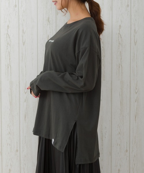 SpRay（スプレイ）の「ＳＮＥＡＫＥＲ　ＢＥＴＴＹ　ロングＴシャツ（Tシャツ/カットソー・レディース・ブラック/アイボリー/スミクロ/グレイッシュベージュ・FREE）」の16枚目の写真