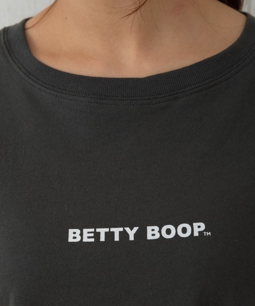 SpRay（スプレイ）の「ＳＮＥＡＫＥＲ　ＢＥＴＴＹ　ロングＴシャツ（Tシャツ/カットソー・レディース・ブラック/アイボリー/スミクロ/グレイッシュベージュ・FREE）」の17枚目の写真