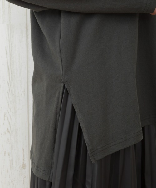 SpRay（スプレイ）の「ＳＮＥＡＫＥＲ　ＢＥＴＴＹ　ロングＴシャツ（Tシャツ/カットソー・レディース・ブラック/アイボリー/スミクロ/グレイッシュベージュ・FREE）」の19枚目の写真