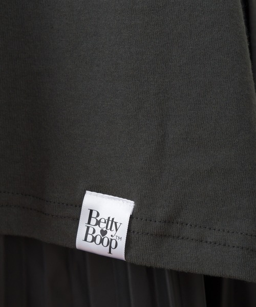 SpRay（スプレイ）の「ＳＮＥＡＫＥＲ　ＢＥＴＴＹ　ロングＴシャツ（Tシャツ/カットソー・レディース・ブラック/アイボリー/スミクロ/グレイッシュベージュ・FREE）」の20枚目の写真