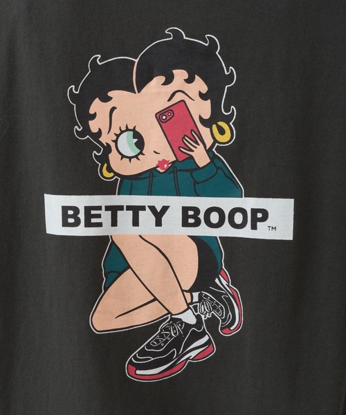 SpRay（スプレイ）の「ＳＮＥＡＫＥＲ　ＢＥＴＴＹ　ロングＴシャツ（Tシャツ/カットソー・レディース・ブラック/アイボリー/スミクロ/グレイッシュベージュ・FREE）」の21枚目の写真