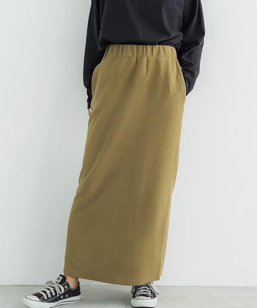 coca(coca)(コカ)の「エンボス加工Iラインスカート(スカート・レディース・ブラック/カーキ/キャメル/ダークベージュ/チャコール・ONE SIZE)」の5枚目の写真