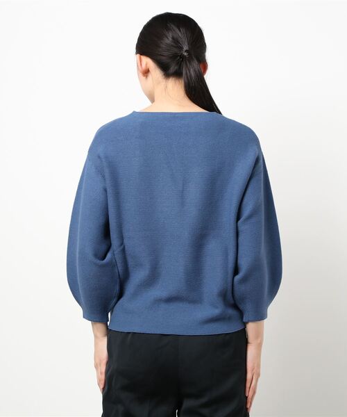 BELLUNA PLUS(ベルーナ)の「抗菌防臭Vネックニットプルオーバー(ニット/セーター・レディース・ブラック/ブルーグレー/コーラル・MEDIUM/LARGE/X-LARGE)」の5枚目の写真