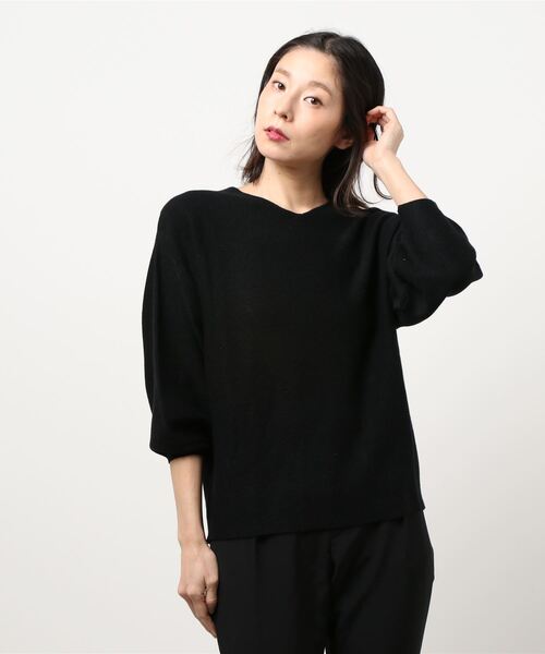 BELLUNA PLUS(ベルーナ)の「抗菌防臭Vネックニットプルオーバー(ニット/セーター・レディース・ブラック/ブルーグレー/コーラル・MEDIUM/LARGE/X-LARGE)」の6枚目の写真