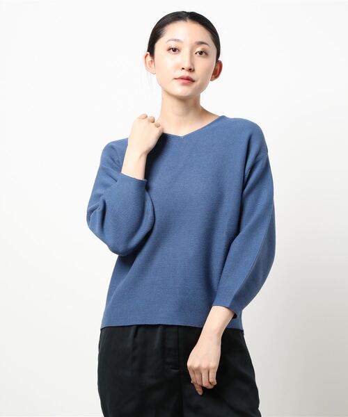 BELLUNA PLUS(ベルーナ)の「抗菌防臭Vネックニットプルオーバー(ニット/セーター・レディース・ブラック/ブルーグレー/コーラル・MEDIUM/LARGE/X-LARGE)」の7枚目の写真