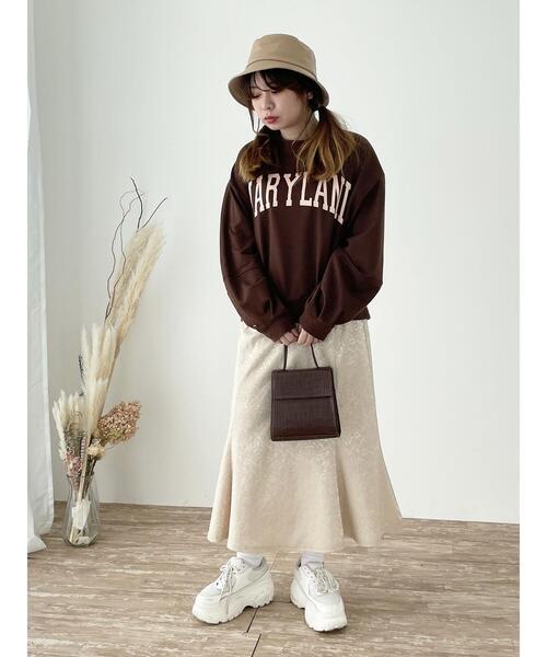 SLURR（スラ―）の「カレッジプリントオーバーサイズトレーナー（スウェット・レディース・クリーム/チョコ/グレイッシュベージュ/ライトグレー系1・FREE）」の11枚目の写真