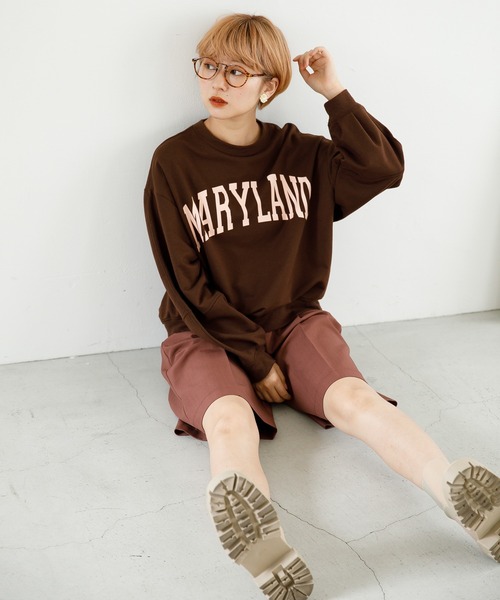 SLURR（スラ―）の「カレッジプリントオーバーサイズトレーナー（スウェット・レディース・クリーム/チョコ/グレイッシュベージュ/ライトグレー系1・FREE）」の3枚目の写真