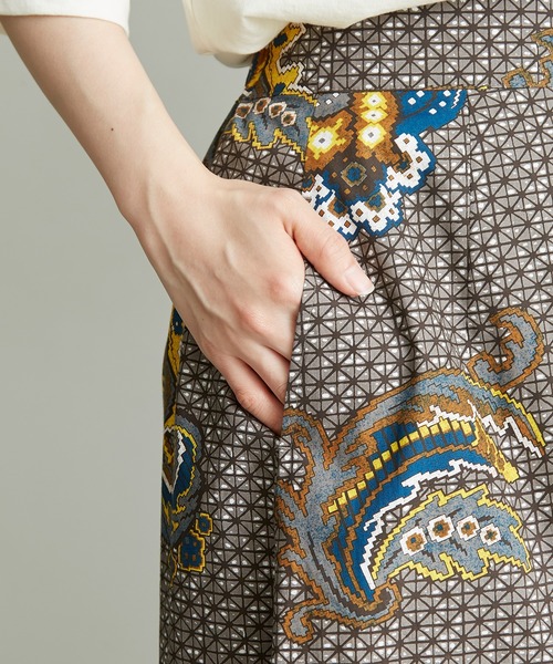 cardo fabrica（カルドファブリカ）の「◇アフリカンバティックテーパード台形マキシスカート（スカート・レディース・グレー/グリーン・FREE）」の15枚目の写真