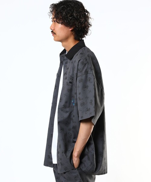 FREAK'S STORE（フリークスストア）の「WEB限定 SANTA CRUZ/サンタクルーズ 別注 ショートスリーブ クレリックワークシャツ/ビッグシルエット/レオパード柄/セットアップ対応（シャツ/ブラウス・メンズ・ブラック/ベージュ/サックスブルー/グレー系その他/ブラウン系その他/サーモンピンク/グレー系その他2・SMALL/MEDIUM/LARGE）」の13枚目の写真