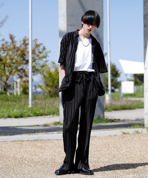 G.O.C(ジーオーシー)の「オーバーサイズプリーツ半袖ドルマンシャツ(シャツ/ブラウス・メンズ・グレー/ブラック・FREE)」の4枚目の写真