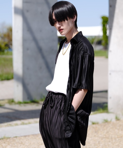 G.O.C(ジーオーシー)の「オーバーサイズプリーツ半袖ドルマンシャツ(シャツ/ブラウス・メンズ・グレー/ブラック・FREE)」の5枚目の写真