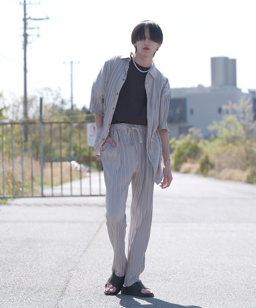 G.O.C(ジーオーシー)の「オーバーサイズプリーツ半袖ドルマンシャツ(シャツ/ブラウス・メンズ・グレー/ブラック・FREE)」の7枚目の写真