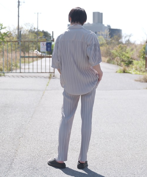 G.O.C(ジーオーシー)の「オーバーサイズプリーツ半袖ドルマンシャツ(シャツ/ブラウス・メンズ・グレー/ブラック・FREE)」の8枚目の写真