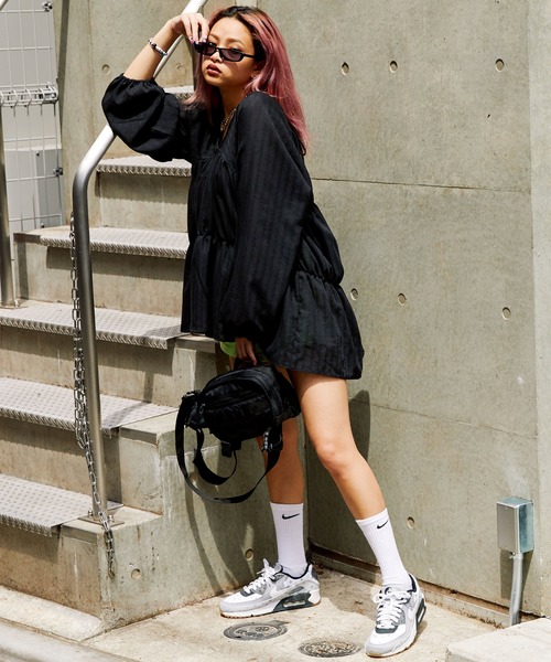 atmos pink（アトモスピンク）の「atmos pink Vネック ミニ丈 ワンピース（ワンピース・レディース・ホワイト/ブラック・FREE）」の8枚目の写真