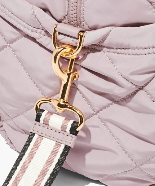 MARC JACOBS(マークジェイコブス)の「QUILTED NYLON/キルテッド ナイロン ミディアム ウィークエンダー(ボストンバッグ・レディース・ブルー系その他/ピンク系その他・ONE SIZE)」の19枚目の写真