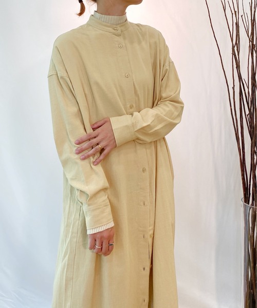 AZUL ENCANTO（アズールエンカント）の「マキシ丈ネルワンピース（シャツワンピース・レディース・ブラック/ベージュ・FREE）」の5枚目の写真