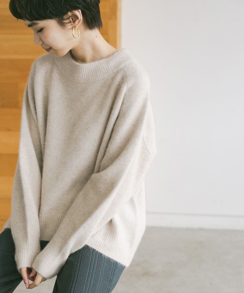 URBAN RESEARCH(アーバンリサーチ)の「FLUFFYモックネックニット(ニット/セーター・レディース・イエロー/ライトベージュ/ライトグレー/ブラック/ベージュ系その他・FREE)」の4枚目の写真