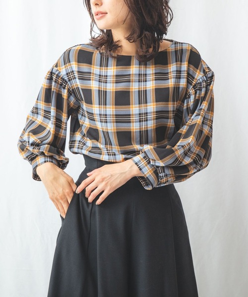 NARACAMICIE(ナラカミーチェ)の「ツイルチェックドロップパフスリーブブラウス(シャツ/ブラウス・レディース・ベージュ/ブルー・LARGE/SMALL/MEDIUM/XX-LARGE)」の2枚目の写真