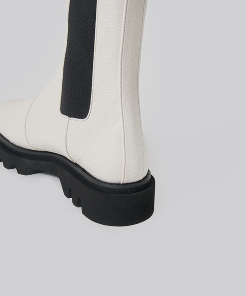 Au BANNISTER（オゥバニスター）の「【WEB限定/晴雨兼用】トラックソールブーツ（ブーツ・レディース・ブラック/シルバー/アイボリー・S/M/L）」の7枚目の写真