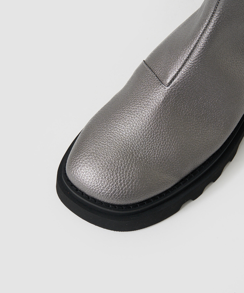 Au BANNISTER（オゥバニスター）の「【WEB限定/晴雨兼用】トラックソールブーツ（ブーツ・レディース・ブラック/シルバー/アイボリー・S/M/L）」の16枚目の写真