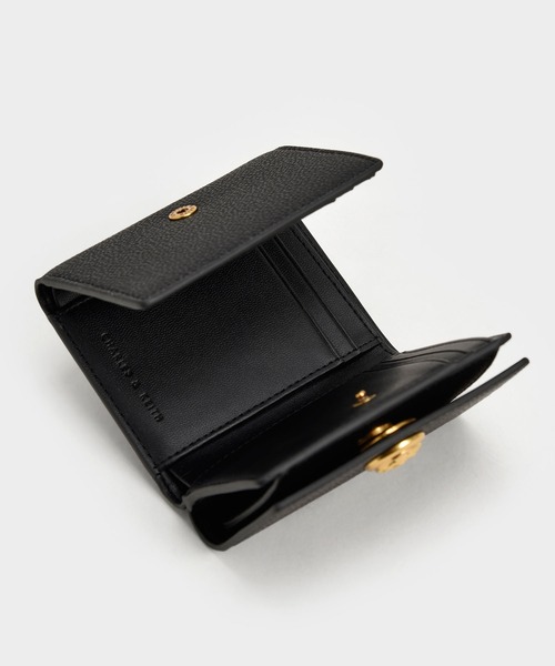台湾 CHARLES&KEITH Lyla ストラップ付き ショートウォレット ブレアメタリックアクセント ショートウォレット / Blair