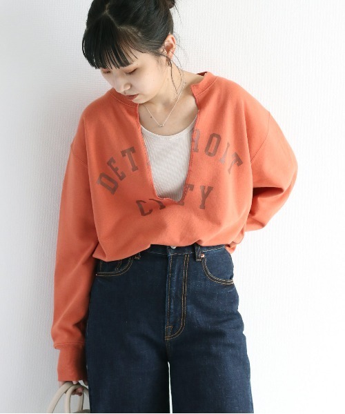 cepo（セポ）の「【WEB限定】スリットネックロゴスウェット（スウェット・レディース・ベージュ/オフホワイト/オレンジ/ブルー系・M）」の4枚目の写真