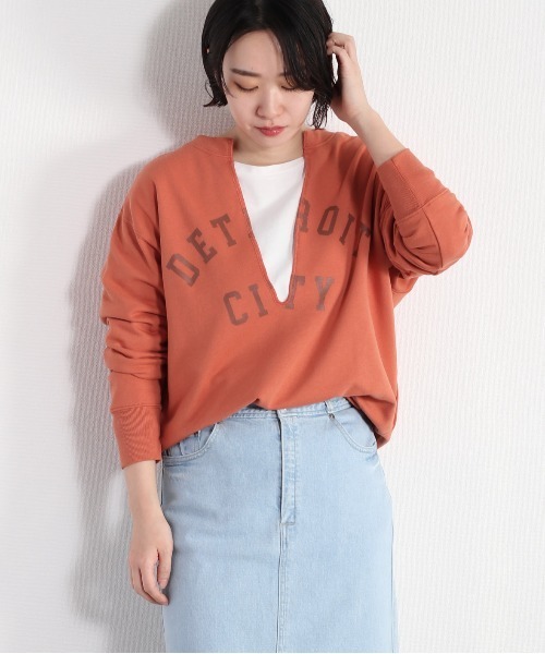 cepo（セポ）の「【WEB限定】スリットネックロゴスウェット（スウェット・レディース・ベージュ/オフホワイト/オレンジ/ブルー系・M）」の13枚目の写真