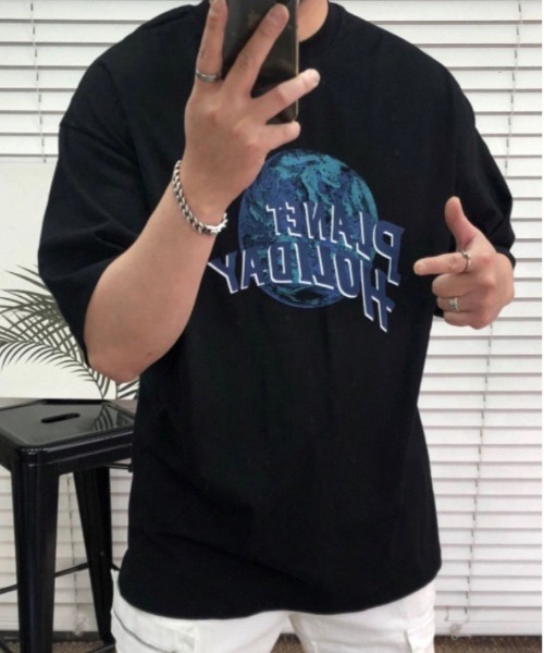 NO NEED(ノーニード)の「PLANETプリントBIGシルエットTシャツ オーバーサイズ/プリントロゴ/ビッグシルエット(Tシャツ/カットソー・メンズ・ホワイト/ブラック/バイオレット/チャコール・フリ-)」の2枚目の写真
