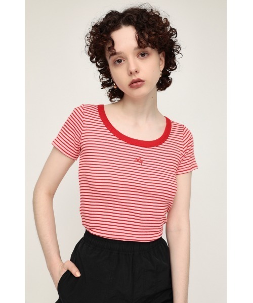 SLY(スライ)の「SLY LOGO COMPACT T/SH ロゴ コンパクト Tシャツ(Tシャツ/カットソー・レディース・ホワイト/オレンジ系その他/グリーン/ブラック系その他2/ピンク系その他・FREE)」の4枚目の写真