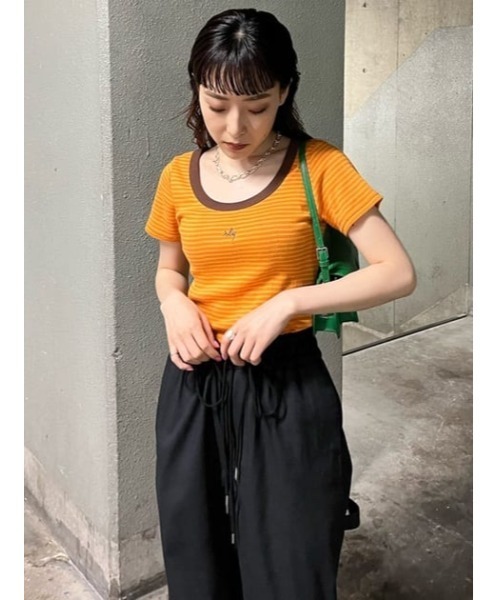 SLY(スライ)の「SLY LOGO COMPACT T/SH ロゴ コンパクト Tシャツ(Tシャツ/カットソー・レディース・ホワイト/オレンジ系その他/グリーン/ブラック系その他2/ピンク系その他・FREE)」の21枚目の写真
