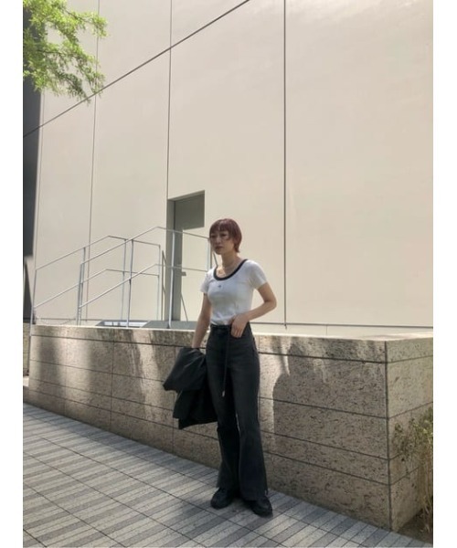 SLY(スライ)の「SLY LOGO COMPACT T/SH ロゴ コンパクト Tシャツ(Tシャツ/カットソー・レディース・ホワイト/オレンジ系その他/グリーン/ブラック系その他2/ピンク系その他・FREE)」の11枚目の写真