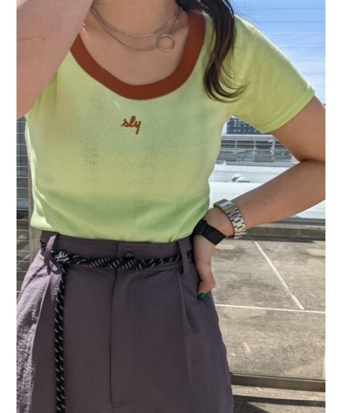 SLY(スライ)の「SLY LOGO COMPACT T/SH ロゴ コンパクト Tシャツ(Tシャツ/カットソー・レディース・ホワイト/オレンジ系その他/グリーン/ブラック系その他2/ピンク系その他・FREE)」の16枚目の写真