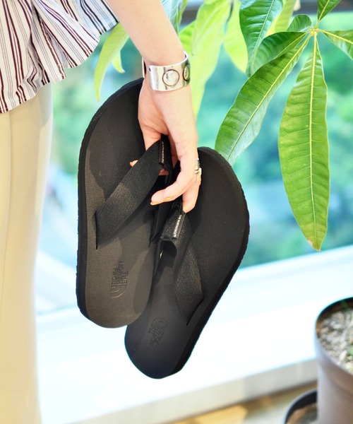 Ray BEAMS（レイビームス）の「THE NORTH FACE / フラッフィ フリップ フロップ レペンテ（サンダル・レディース・ブラック/オリーブ・6/7/5）」の15枚目の写真