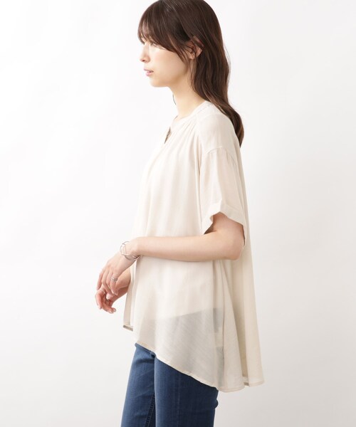 DRESKIP（ドレスキップ）の「◆バンドカラー裾フレアーブラウス（シャツ/ブラウス・レディース・オフホワイト/グレー系その他/グリーン/ライトベージュ・02/03/04）」の6枚目の写真