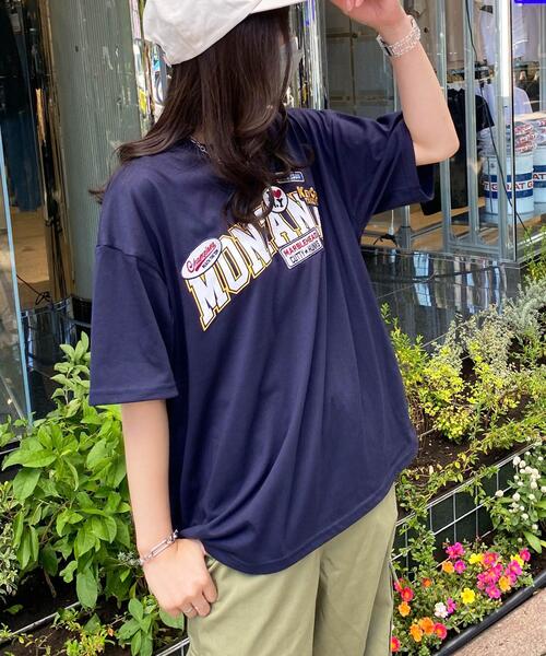 INGNI(イング)の「ワッペンカレッジロゴTシャツ(Tシャツ/カットソー・レディース・ネイビー/レッド/グリーン/ホワイト×グリーン/ホワイト×ブルー・M)」の1枚目の写真