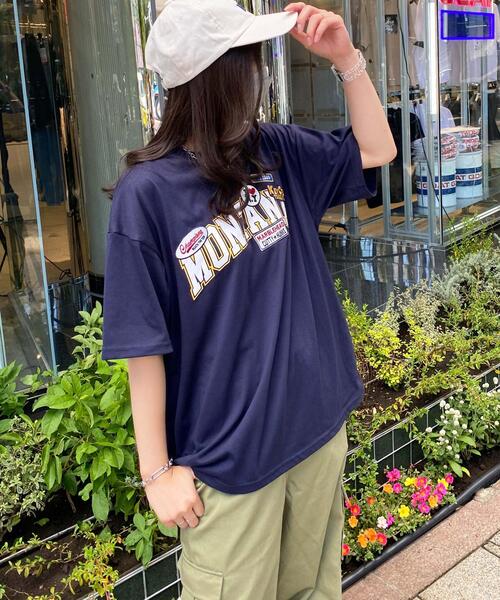 INGNI(イング)の「ワッペンカレッジロゴTシャツ(Tシャツ/カットソー・レディース・ネイビー/レッド/グリーン/ホワイト×グリーン/ホワイト×ブルー・M)」の14枚目の写真