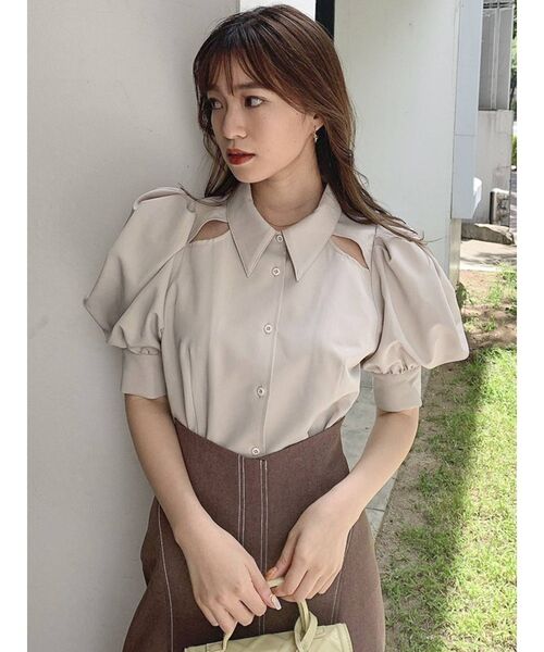 dazzlin（ダズリン）の「カットアウトデザインブラウス（シャツ/ブラウス・レディース・ブラウン/オフホワイト/ベージュ・FREE）」の3枚目の写真