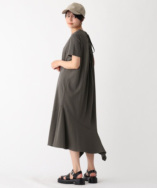 OPAQUE.CLIP(オペークドットクリップ)の「◆【C】イレヘムバックシャンカットソーワンピース【WEB限定サイズ】(ワンピース・レディース・チャコールグレー/ブラック/カーキ・40/38/36)」の5枚目の写真