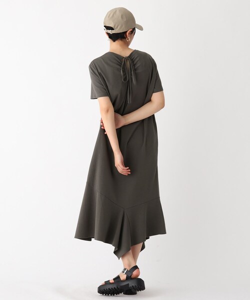 OPAQUE.CLIP(オペークドットクリップ)の「◆【C】イレヘムバックシャンカットソーワンピース【WEB限定サイズ】(ワンピース・レディース・チャコールグレー/ブラック/カーキ・40/38/36)」の6枚目の写真