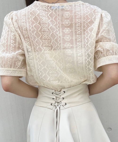 titty＆Co. PETIT（ティティアンドコープティ）の「【titty&Co.PETIT】オーガンジーカラー刺繍ブラウス（シャツ/ブラウス・レディース・アイボリー・FREE）」の2枚目の写真