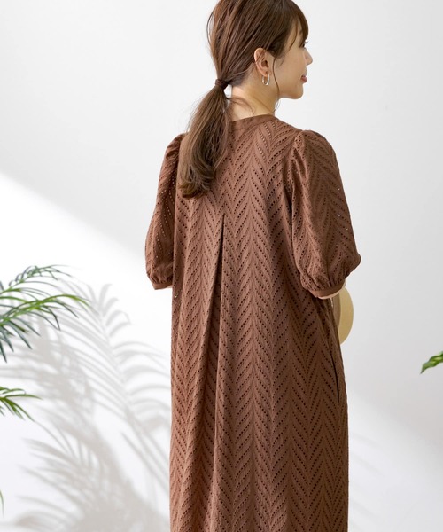 URBAN RESEARCH Sonny Label(アーバンリサーチサニーレーベル)の「コットンレースパフスリーブワンピース(ワンピース・レディース・ブラウン/ブラック/グリーン・FREE)」の21枚目の写真