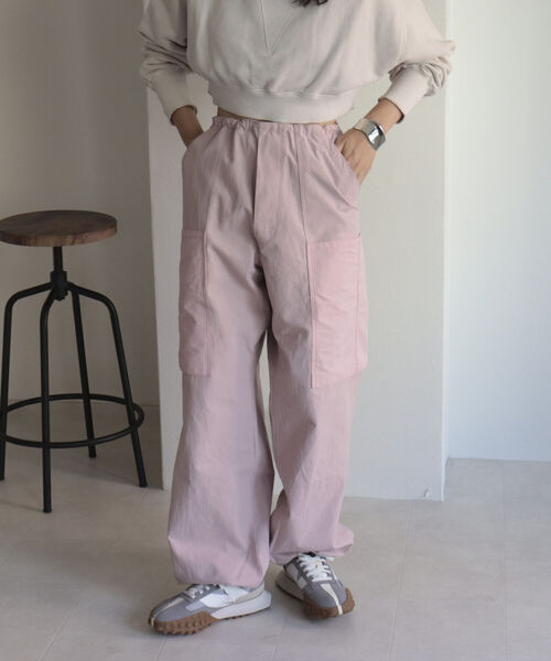 fredy emue（フレディエミュ）の「【ユニセックス】パラシュートパンツ（カーゴパンツ・レディース・オフホワイト/カーキ/ピンク・38）」の3枚目の写真