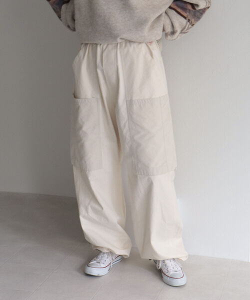 fredy emue（フレディエミュ）の「【ユニセックス】パラシュートパンツ（カーゴパンツ・レディース・オフホワイト/カーキ/ピンク・38）」の6枚目の写真