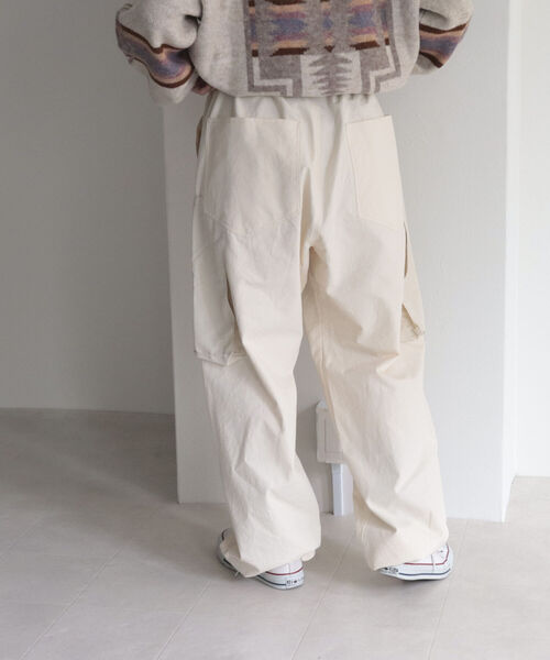 fredy emue（フレディエミュ）の「【ユニセックス】パラシュートパンツ（カーゴパンツ・レディース・オフホワイト/カーキ/ピンク・38）」の10枚目の写真